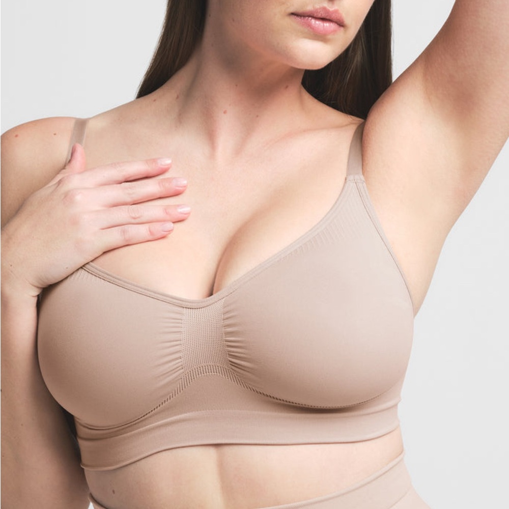 NEW IN BOX! SKIMS Seamless Sculpt Bralette - Mica